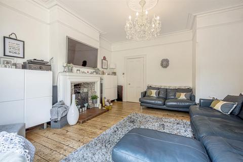 34 The Crescent, Belmont, Sutton, SM2 6BJ