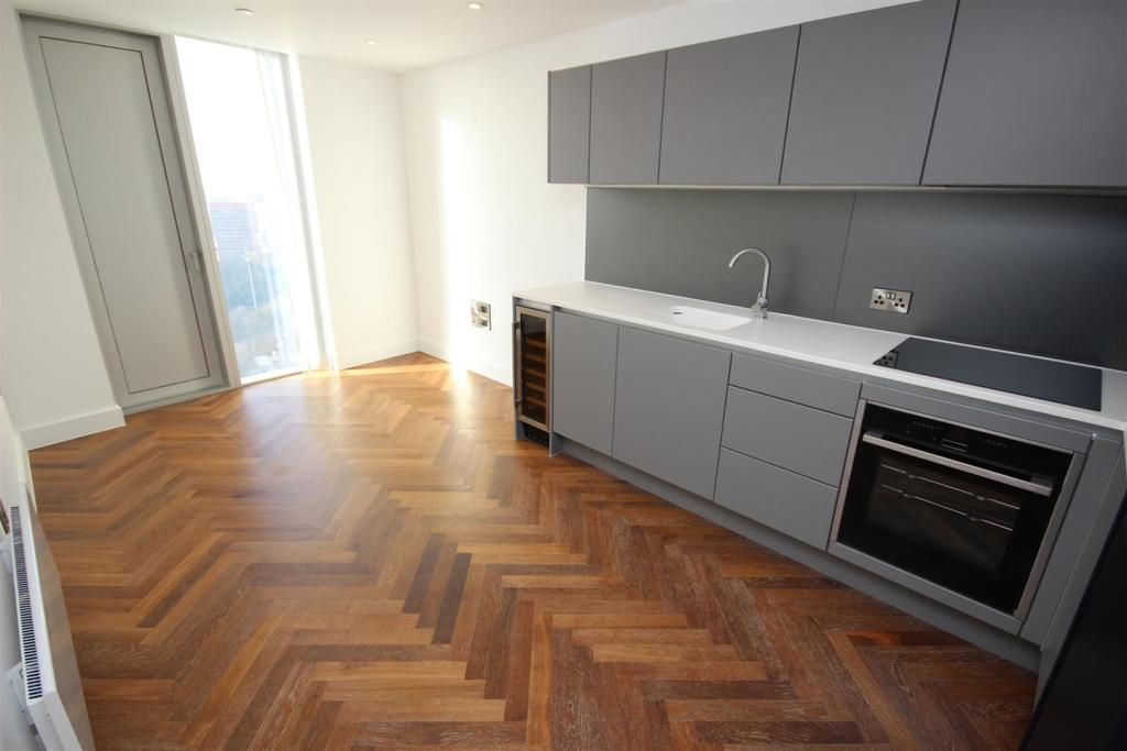 Owen Street Manchester M15 1 bed apartment £850 pcm (£196 pw)
