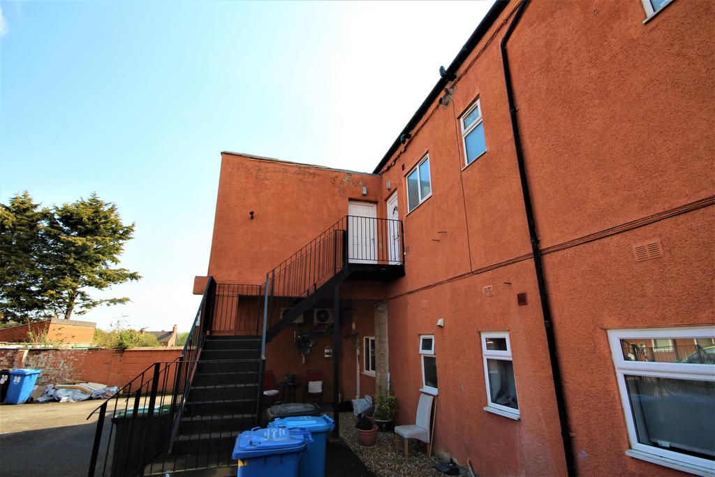Woodland Court, Wood street, Kettering NN16 1 bed apartment £46,000