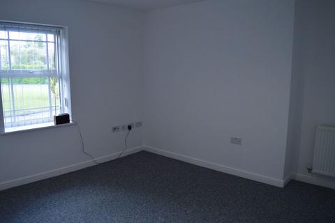 2 bedroom flat to rent, Oak Grove, Cherry Orchard, Northampton NN3 3JR