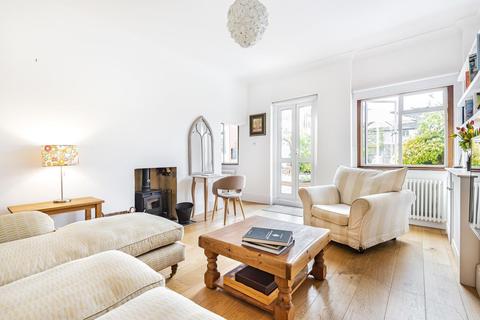 13 Park Square, Esher, KT10 8NR