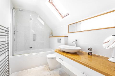 13 Park Square, Esher, KT10 8NR