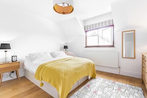13 Park Square, Esher, KT10 8NR