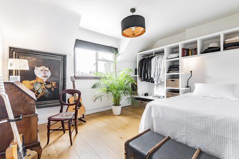 13 Park Square, Esher, KT10 8NR