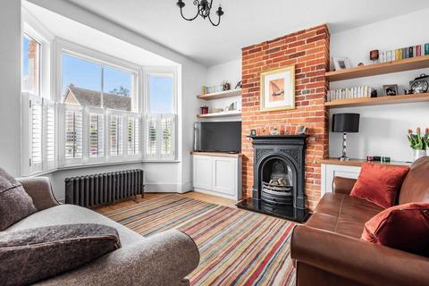 19 Grasmere Road, Lightwater, GU18 5TG