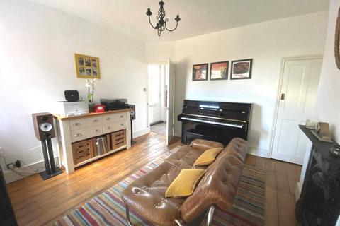 19 Grasmere Road, Lightwater, GU18 5TG