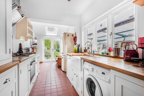 19 Grasmere Road, Lightwater, GU18 5TG