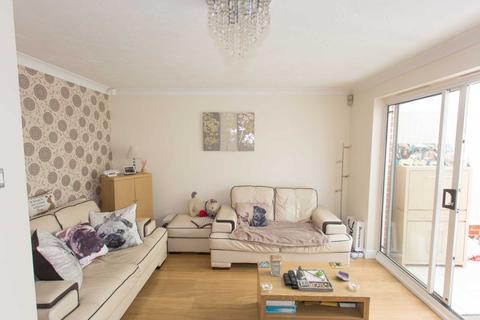 19 Latham Close, Dartford, DA2 6NS