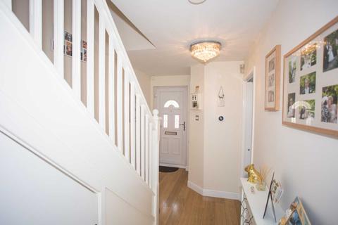19 Latham Close, Dartford, DA2 6NS
