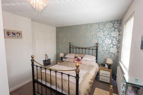 19 Latham Close, Dartford, DA2 6NS