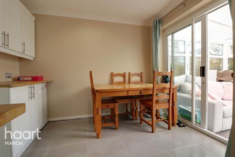 33 Blackthorn Close, Chatteris, PE16 6PE