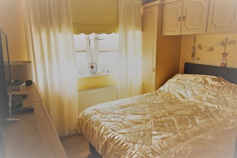 85 Luffield Road, London, SE2 9JW