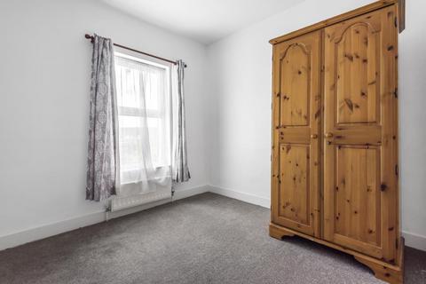 2 bedroom cottage to rent, Buckingham Road,  Aylesbury,  HP19