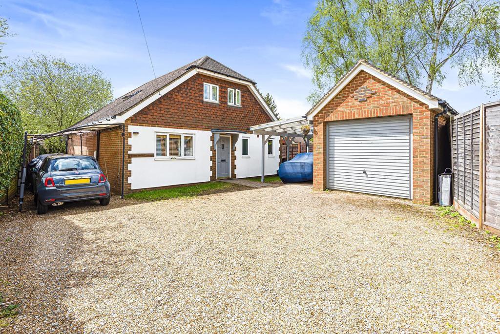 Oxted Green, Milford, Godalming, GU8 4 bed detached house £675,000