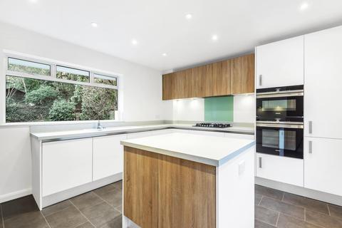 5 Cedarways, Farnham, GU9 8SW