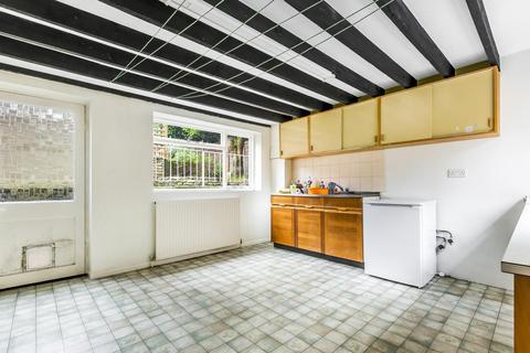 5 Cedarways, Farnham, GU9 8SW