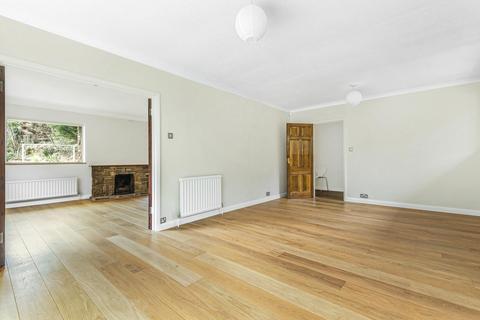 5 Cedarways, Farnham, GU9 8SW