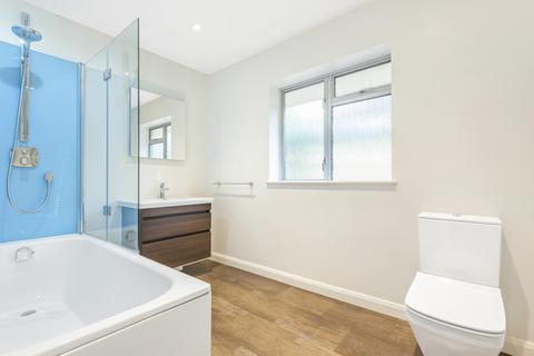5 Cedarways, Farnham, GU9 8SW