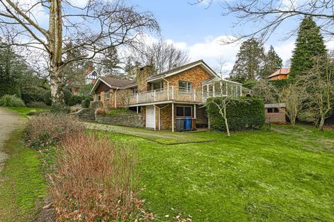 5 Cedarways, Farnham, GU9 8SW