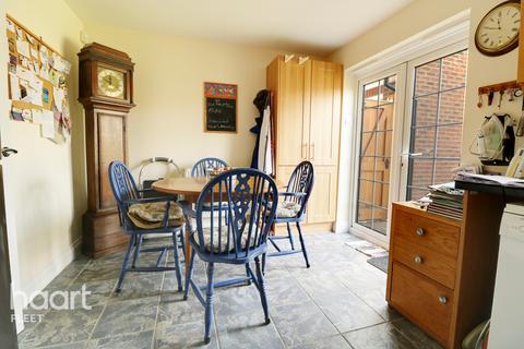 10 Bufton Field, North Warnborough, Hook, RG29 1DW