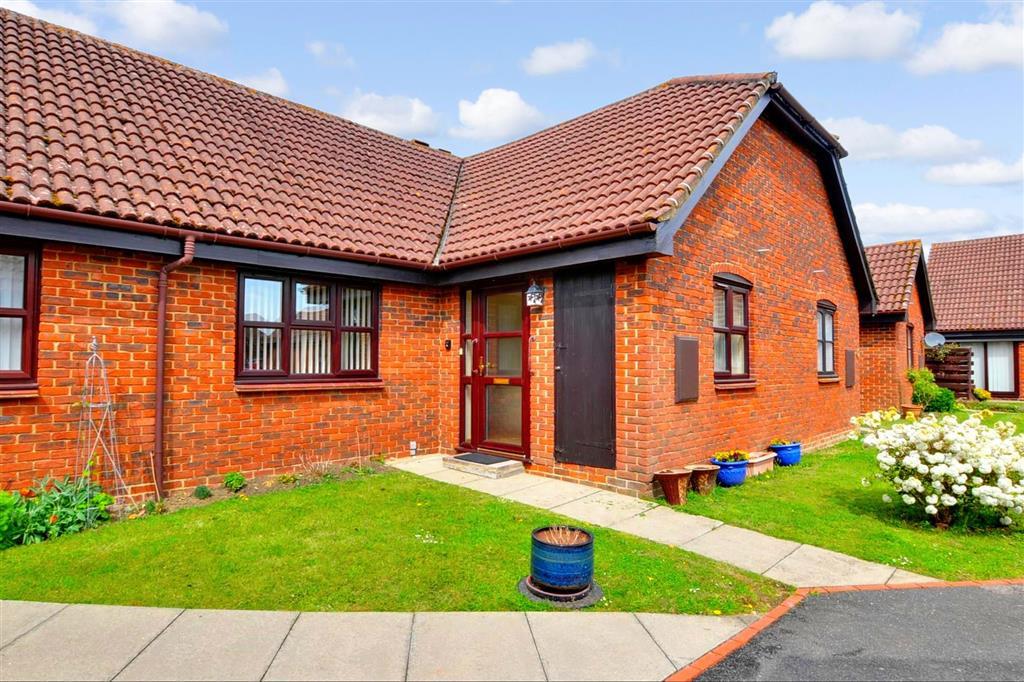 Bramley Court, Marden, Kent 2 bed semidetached bungalow £225,000