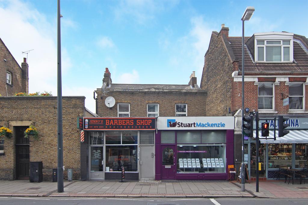 Upper Richmond Road West, East Sheen, SW14 2 bed flat £1,600 pcm (£