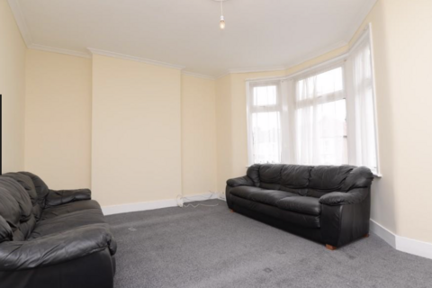 2 bedroom flat to rent, Balfour road IG1