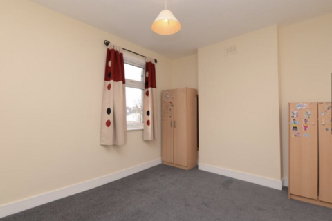 2 bedroom flat to rent, Balfour road IG1