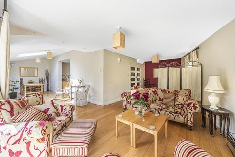 40 Ember Gardens, Thames Ditton, KT7 0LN