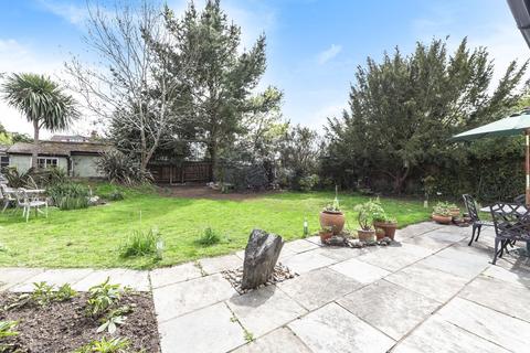 40 Ember Gardens, Thames Ditton, KT7 0LN