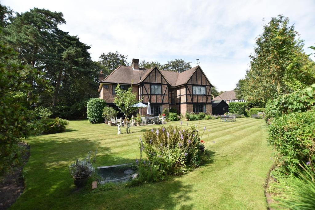 Old Woking Road, Pyrford, GU22 5 bed detached house £1,750,000