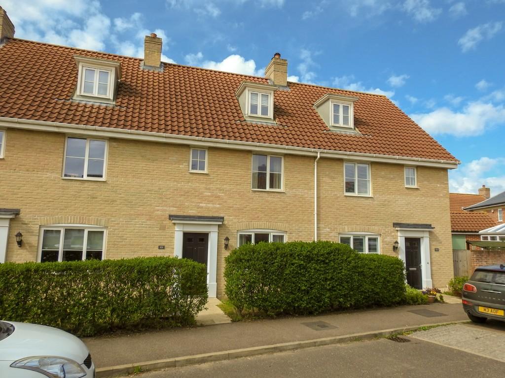 Warren Avenue, Saxmundham 3 bed townhouse £279,000
