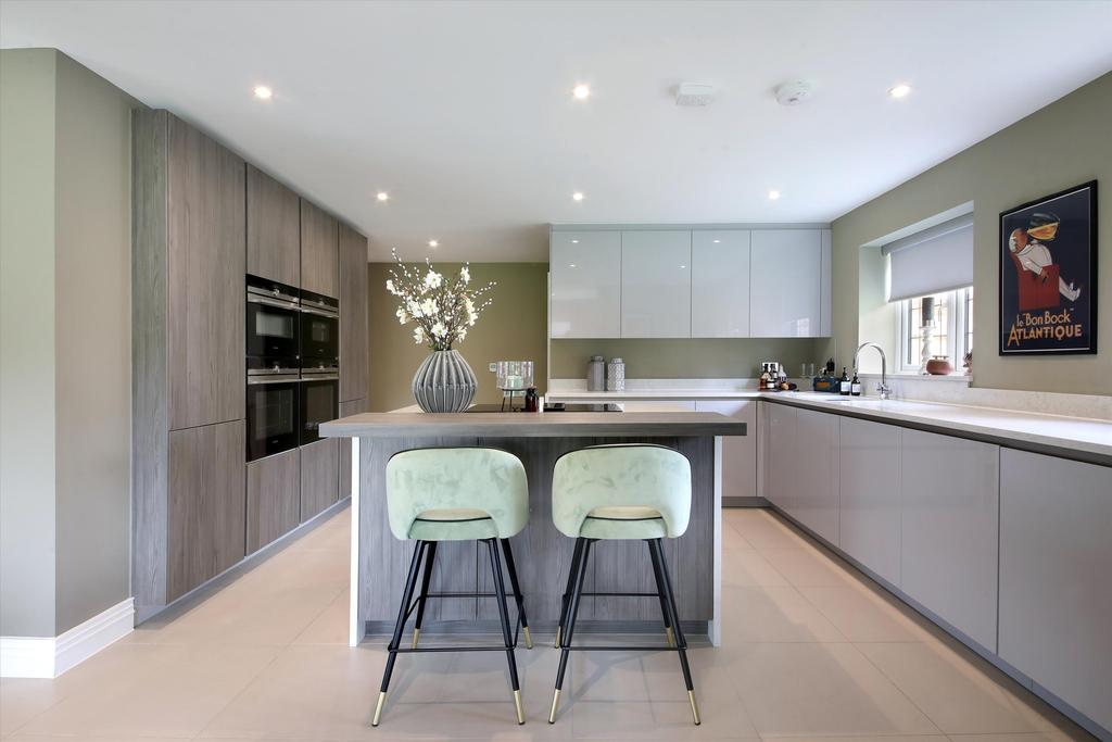Clappers Lane, Chobham, Woking, Surrey, GU24 5 bed detached house £