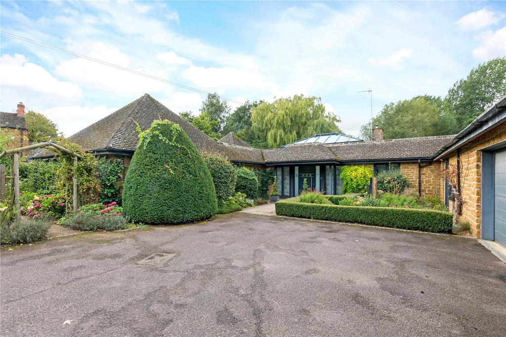 Horn Hill Road, Adderbury, Banbury... 5 bed bungalow £1,650,000