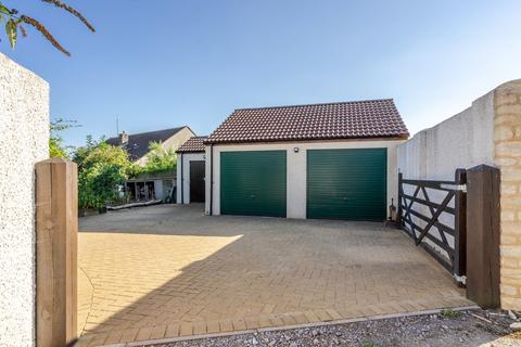Elizabethan Cottage High Street, Hawkesbury Upton, Badminton, GL9 1AU
