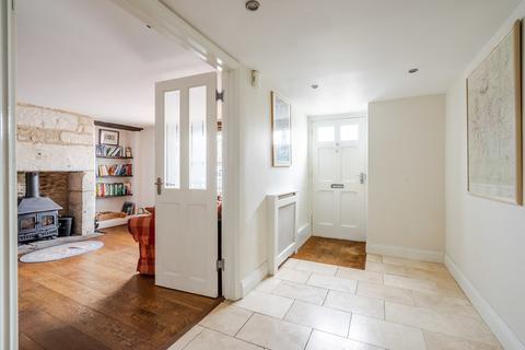 Elizabethan Cottage High Street, Hawkesbury Upton, Badminton, GL9 1AU