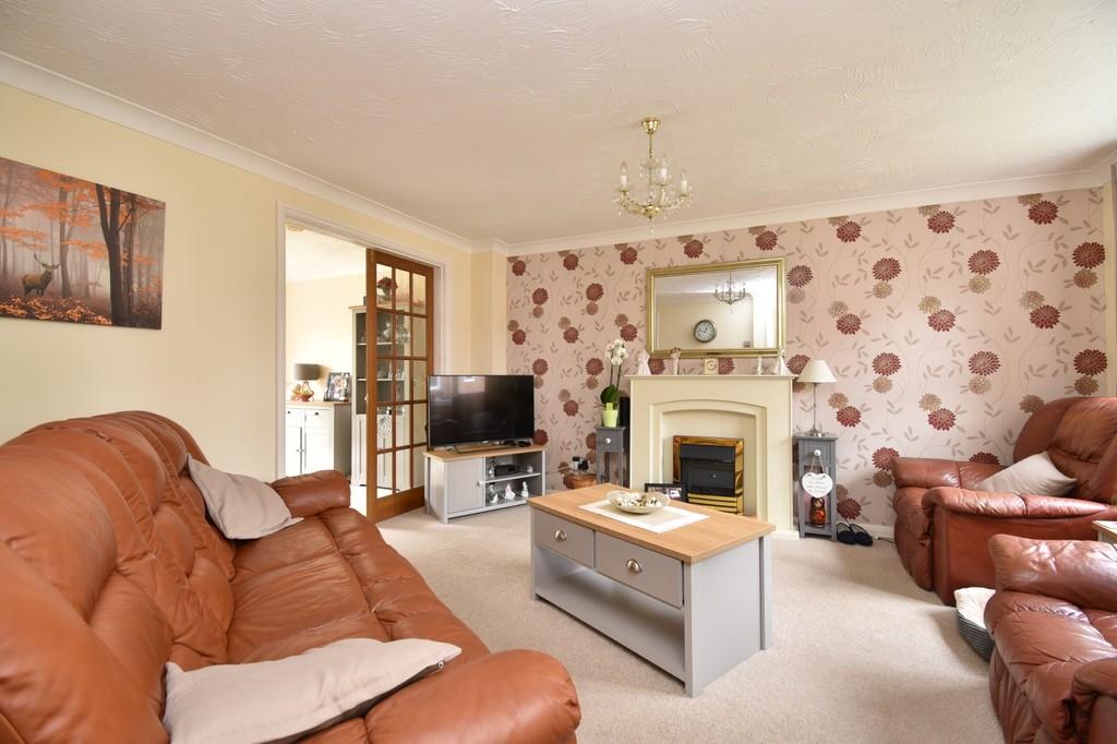 Serpentine Close, Stevenage 3 bed link detached house £425,000