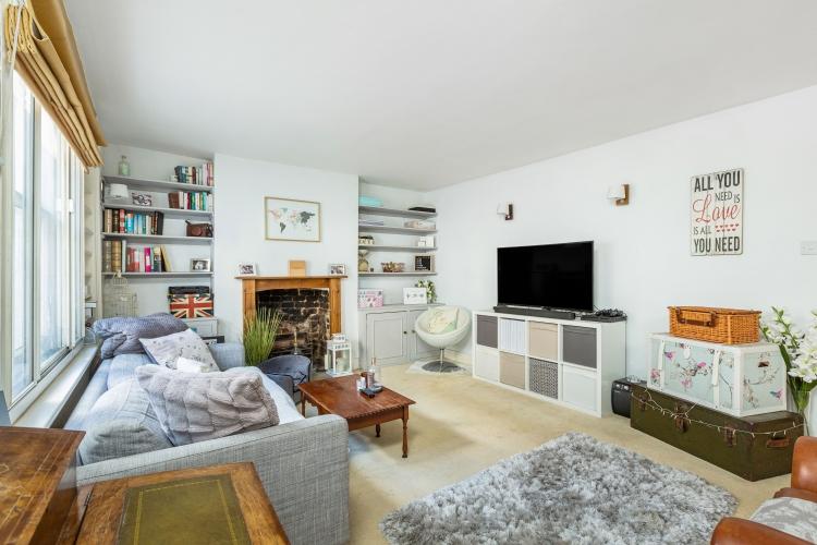 Harwood Road, Fulham, London SW6 1 bed apartment £1,630 pcm (£376 pw)