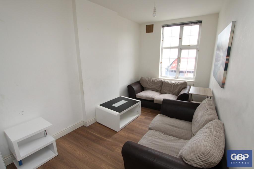South Street, Romford 1 bed flat £900 pcm (£208 pw)