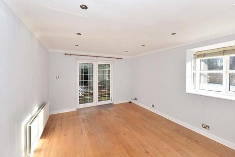 2 bedroom end of terrace house to rent, Church Mews, Knutsford