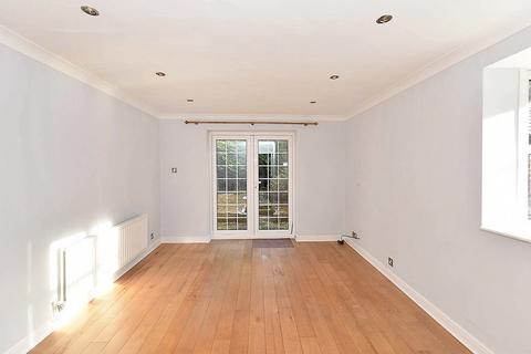 2 bedroom end of terrace house to rent, Church Mews, Knutsford