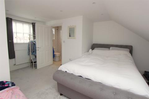 2 bedroom maisonette to rent, Leigh Road, Leigh-on-Sea, SS9