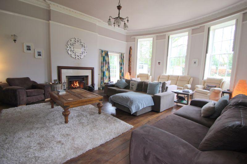 Abbotswood, Evesham 6 bed semidetached house £750,000