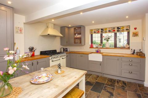 28 Painswick Close, Witney, OX28 5FX