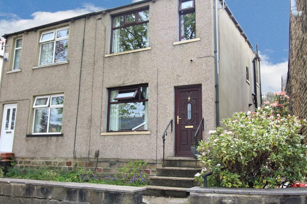 Broomhill Avenue, Keighley, BD21 2 bed semidetached house £109,995