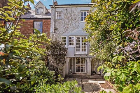 2 Bartholomew Terrace, Exeter, EX4 3BW