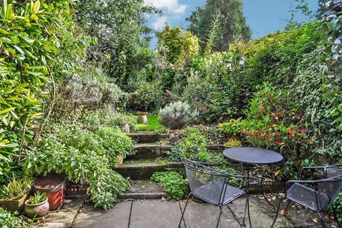 2 Bartholomew Terrace, Exeter, EX4 3BW
