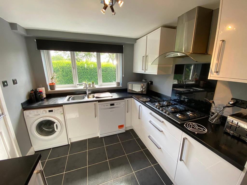 Aysgarth, Bracknell, Berkshire, RG12 3 bed end of terrace house £