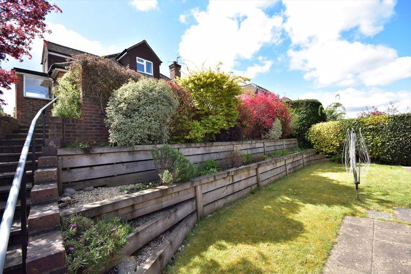 Grove End Road, Farnham 4 bed chalet £650,000