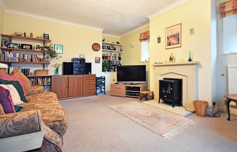 Grove End Road, Farnham 4 bed chalet £650,000